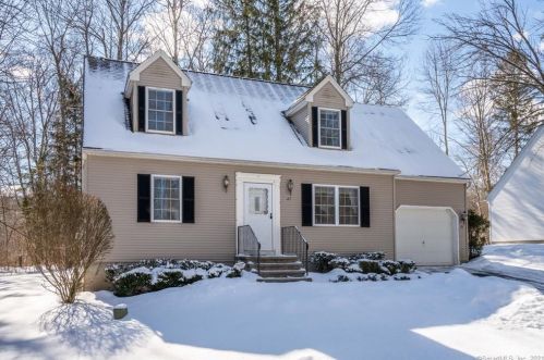27 Pheasant Hill Dr, Enfield, CT 06082 exterior