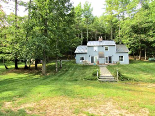 29 Governors Rd, Brookfield, NH 03872 exterior