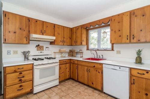 11 Westfield Rd, Natick, MA 01760 exterior