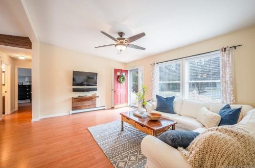 19 Debbie Ln, Enfield, CT 06082 exterior