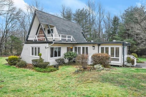 15 Robindale Dr, Waterbury, CT 06712 exterior