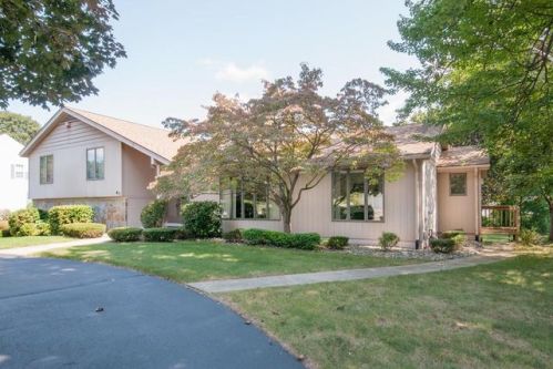 47 Erskine Dr, Longmeadow, MA 01106 exterior