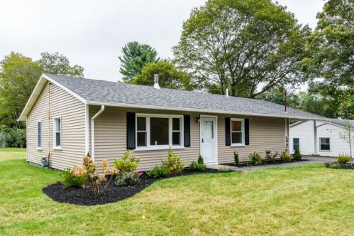 37 Pine Hill Rd, Bedford, MA 01730 exterior