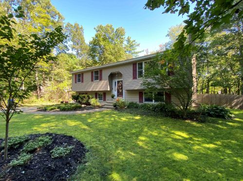 142 High Range Rd, Londonderry, NH 03053 exterior