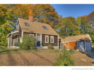 28 Elm St, Groton, CT 06340 exterior