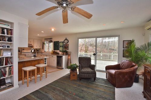 570 Shermantown Rd, South-Kingstown, RI 02874 exterior