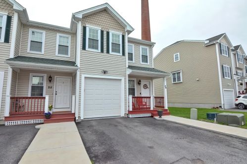 40 Winchester Ln, Fall River, MA 02721 exterior