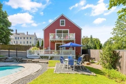 2 Pleasant St, Rockport, MA 01966 exterior
