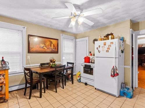 308 Pleasant Valley Pkwy, Providence, RI 02908 exterior