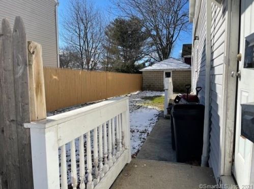 733 Huntington Rd, Stratford, CT 06614 exterior