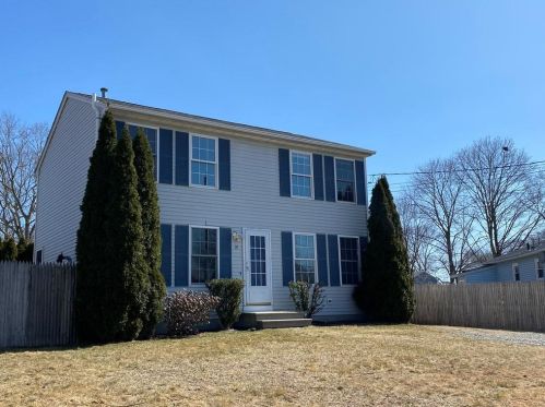 74 Hamilton Ave, Warwick, RI 02886 exterior