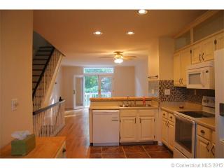 19 Cobblestone Dr, Groton, CT 06340 exterior