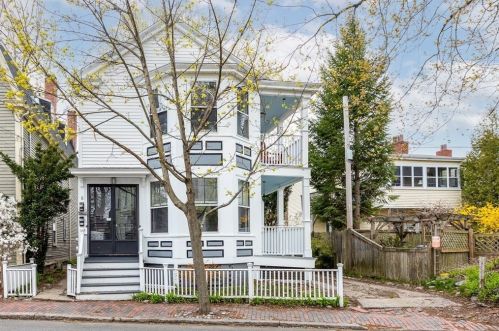 8 Pleasant St, Salem, MA 01970 exterior