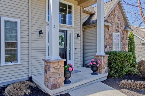 41 Red Bridge Ln, South Hadley, MA 01075 exterior