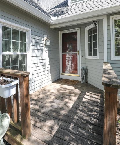 379 Winding Pond Rd, Londonderry, NH 03053 exterior