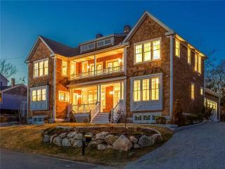 19 Othmar St, Narragansett, RI 02882 exterior