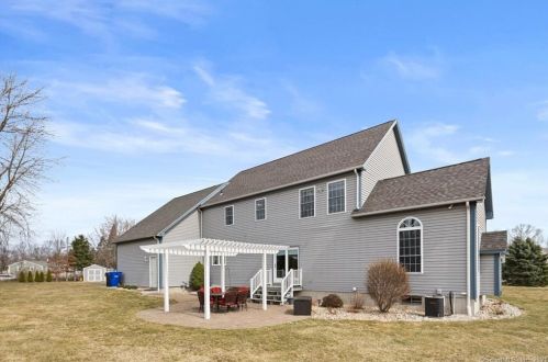 16 Joseph Farm Rd, East-Windsor, CT 06016 exterior