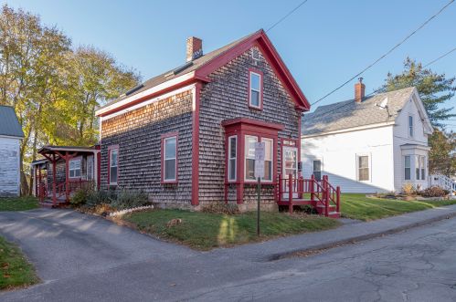 8 Maple St, Bath, ME 04530 exterior