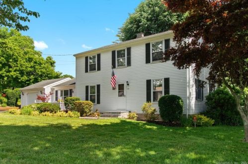 39 Kondracki Ln, Wallingford, CT 06492 exterior