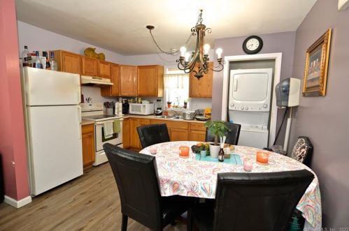 21 Hickory St, Waterbury, CT 06706 exterior