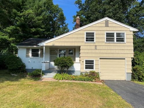 39 Holmes Dr, Windsor, CT 06095 exterior