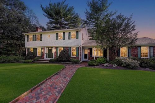 12 Westbrook Way, Cumberland, RI 02864 exterior