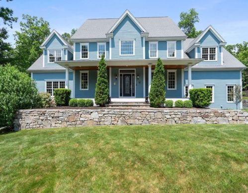 16 Magnolia Ln, North Grafton, MA 01536 exterior