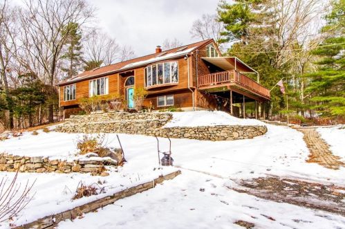 90 Sneech Pond Rd, Cumberland, RI 02864 exterior