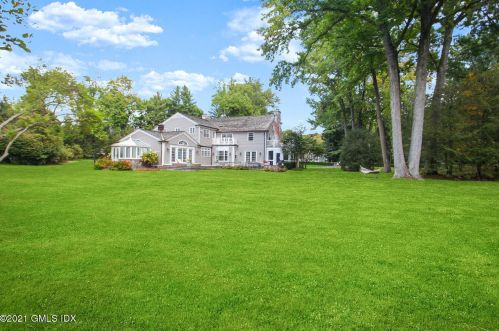 8 Cathlow Dr, Riverside, CT 06878 exterior
