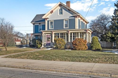 522 Main St, Woonsocket, RI 02895 exterior