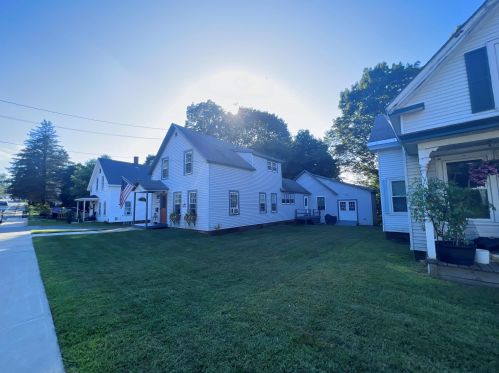 217 Pleasant St, Unity, NH 03743 exterior