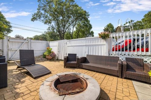 5 Glenbrook Rd, Kensington, CT 06037 exterior