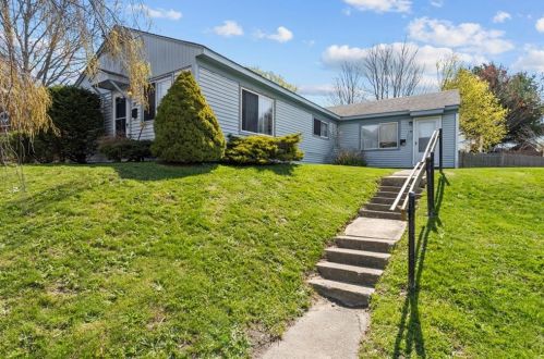 13 Ludlow Rd, Middletown, RI 02842 exterior
