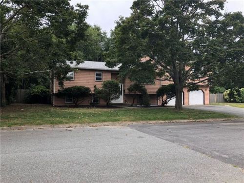75 Sunnyside Dr, Warwick, RI 02889 exterior