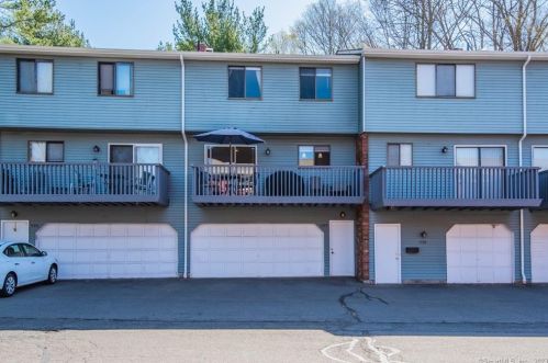 589 Churchill Dr, Hartford, CT 06111 exterior