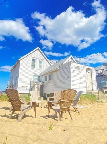 175 Atlantic Ave, Salisbury Beach, MA 01952 exterior