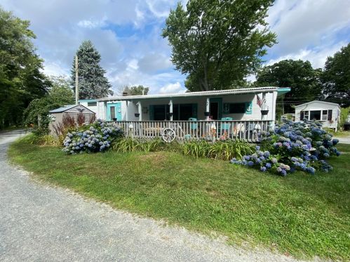 1515 Vfw Pkwy, Roxbury Xing, MA 02132 exterior