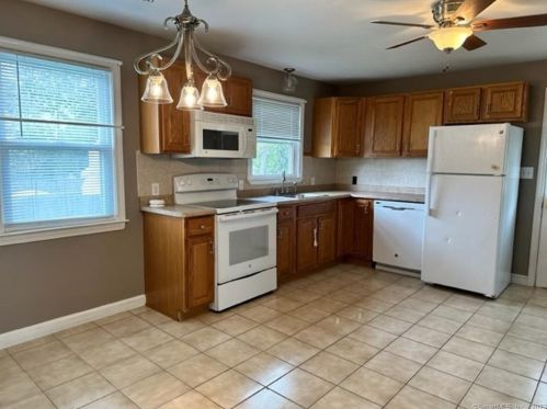 8 Anita Ter, Waterbury, CT 06716 exterior