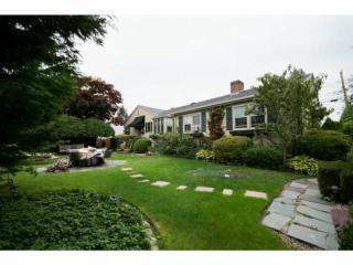 17 Sylvan Ter, Middletown, RI 02840 exterior