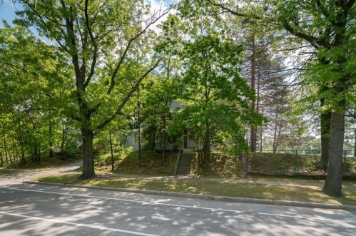 1240 Vfw Pkwy, Roxbury Xing, MA 02132 exterior