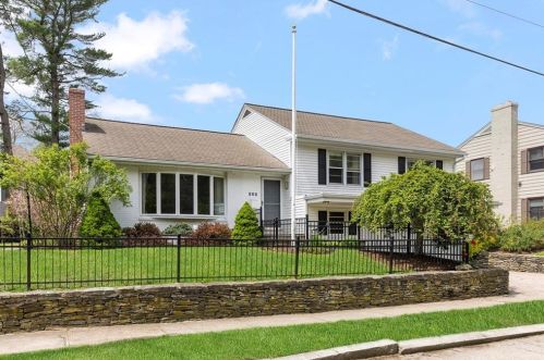 352 Grotto Ave, Providence, RI 02906 exterior