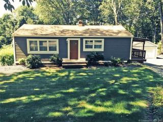 68 Sunset Dr, Huntington, CT 06484 exterior