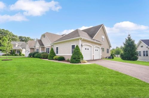 21 Hunters Rdg, Granby, CT 06035 exterior