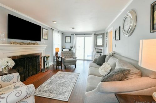 284 Gaylord Dr, Waterbury, CT 06708 exterior