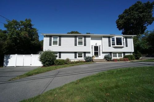 321 Russell St, Woburn, MA 01801 exterior