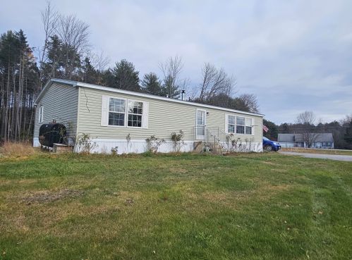 4 Keay Rd, Sabattus, ME 04280 exterior