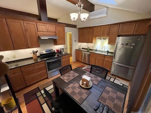 224 Ferguson Rd, Manchester, CT 06040 exterior