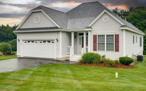 57 Sawgrass Cir, Londonderry, NH 03053 exterior