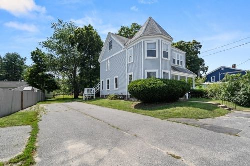 70 Beach Rd, Salisbury Beach, MA 01952 exterior