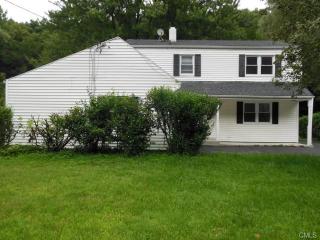 13 Saxon Rd, Bethel, CT 06801 exterior